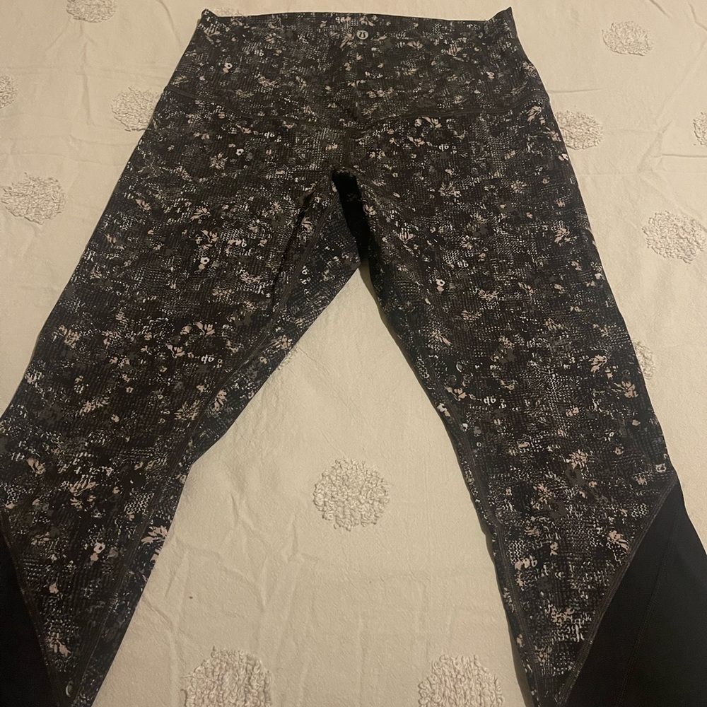 Lululemon Wunder Under scalloped Hem size 12